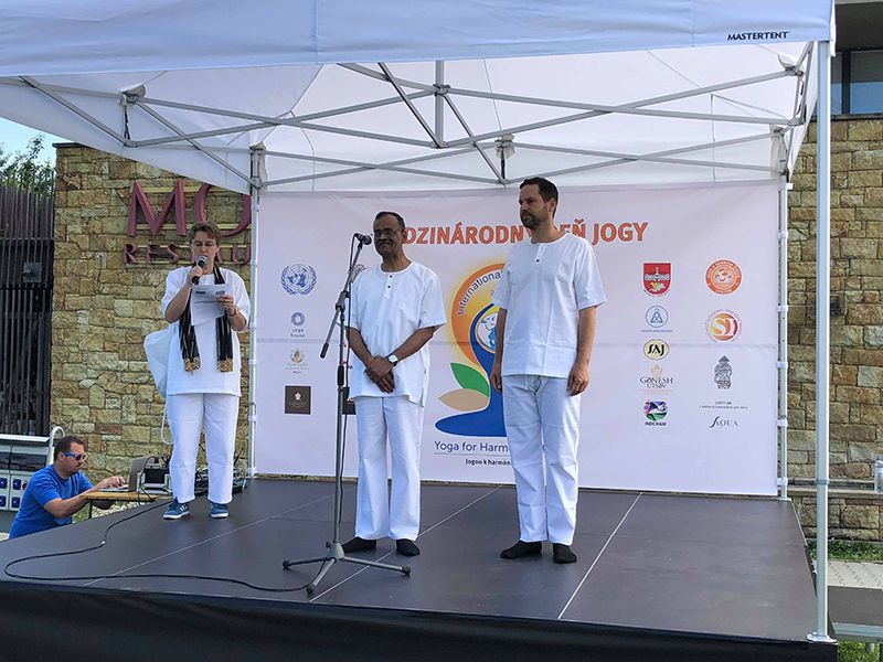 yoga day slovakia2