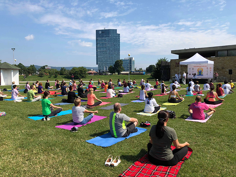 yoga day slovakia6